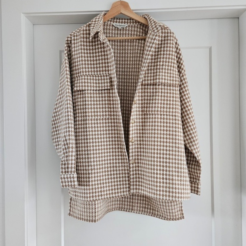 DAVI & DANI Beige and White Houndstooth Teddy Jacket